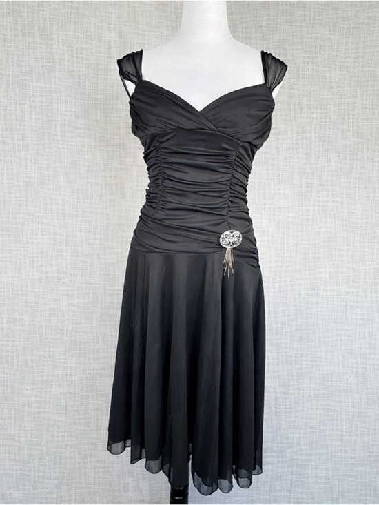 XOXO Dresses & Skirts - XOXO Black Ruched Midi Dress with Decorative Brooch